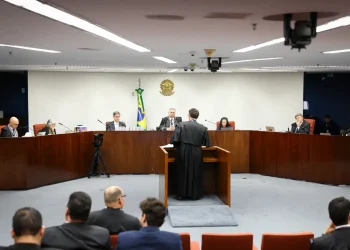 Relator do caso, Moraes levou pouco mais de duas horas e meia para ler seu voto, no qual repetiu diversas vezes “ter ficado fartamente comprovada” a existência de uma organização criminosa