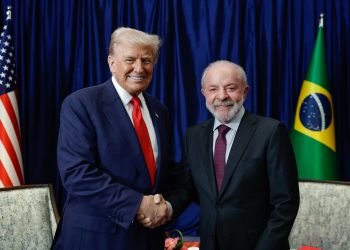 Bolsa bate recorde e dólar cai após reunião entre Lula e Trump