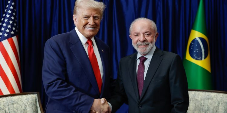 Bolsa bate recorde e dólar cai após reunião entre Lula e Trump