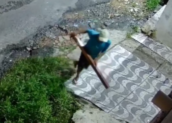 Vídeo: polícia procura homem suspeito de furtar hidrômetro no bairro Coroado