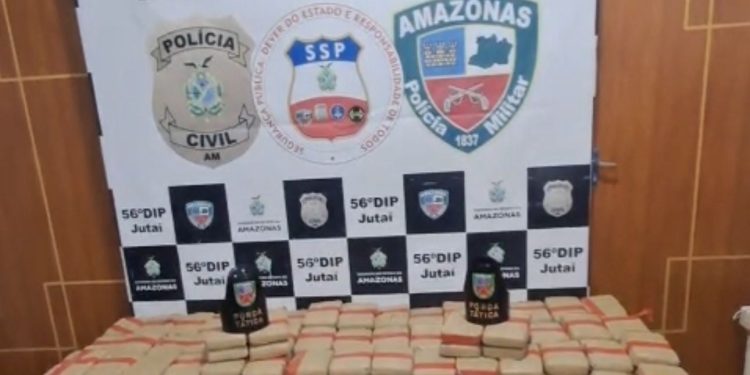 Operação Impacto: Policiais apreendem 680 quilos de drogas em sacos de fibra