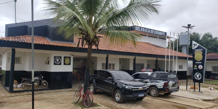 Homem é preso por roubo, tráfico de drogas, corrupção de menores e crime ambiental em Eirunepé