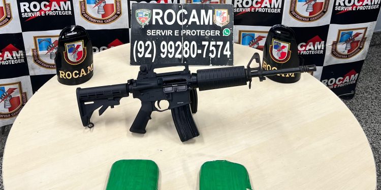 Polícia Militar do Amazonas prende homem e apreende fuzil e tabletes de droga na zona oeste