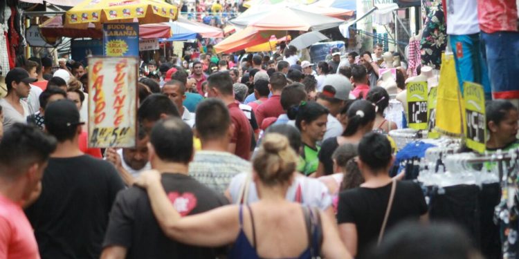 Fecomércio AM divulga horário de funcionamento do comércio no feriado de aniversário de Manaus