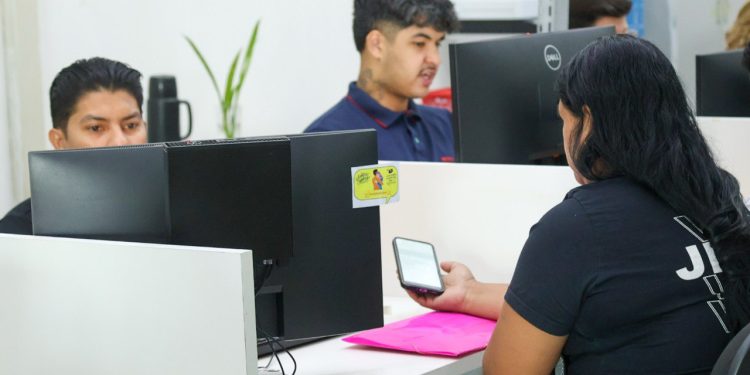 Sine Amazonas divulga 377 vagas de emprego para esta sexta-feira