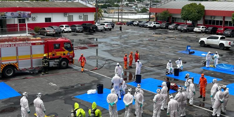 Bombeiros do Amazonas participam de treinamento de emergência envolvendo produtos químicos