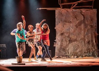 Com entrada gratuita, espetáculo ‘A Força da Água’ leva a resistência do sertão ao palco do Teatro Amazonas