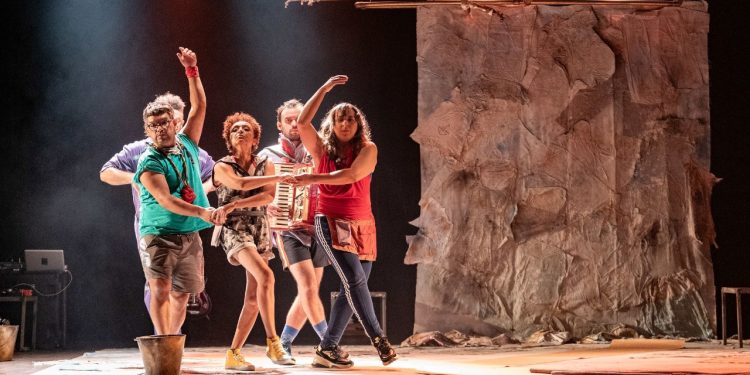 Com entrada gratuita, espetáculo ‘A Força da Água’ leva a resistência do sertão ao palco do Teatro Amazonas