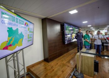 Governador do AM destaca avanços no combate às queimadas com redução de desmatamento e focos de calor