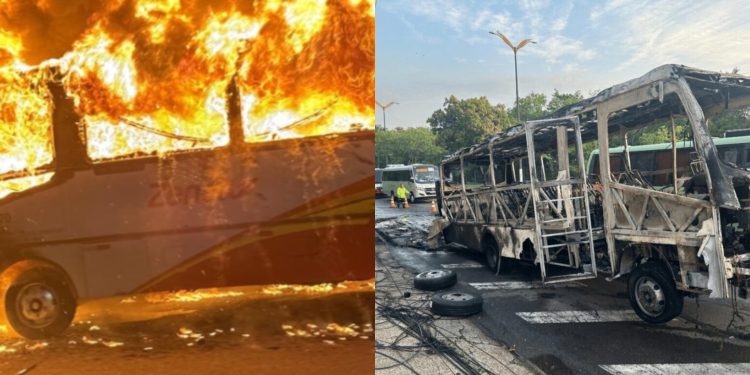 Vídeos: Micro-ônibus é destruído por chamas após pane mecânica na avenida Rodrigo Otávio