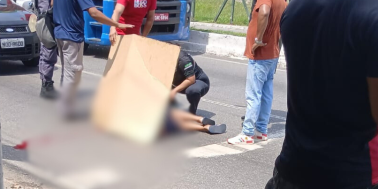 Idoso é atropelado na Avenida Rodrigo Otávio