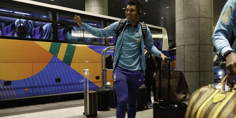 Seleção brasileira chega a Tóquio para amistoso contra Japão na terça