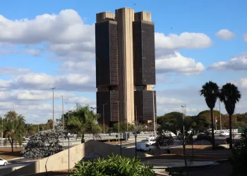 Inflação de 2025 ficará abaixo do teto da meta, em 4,45%