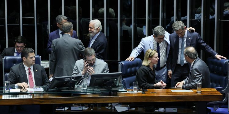 Lula deve sancionar isenção do IR até dia 11, diz Gleisi