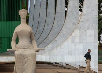 Primeira Turma do STF forma maioria para manter prisão de Bolsonaro