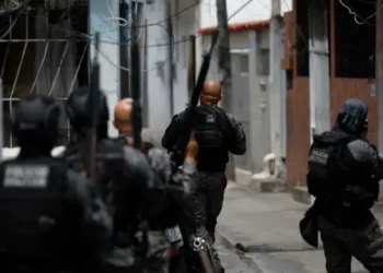 Polícia do RJ faz nova operação contra expansão do Comando Vermelho