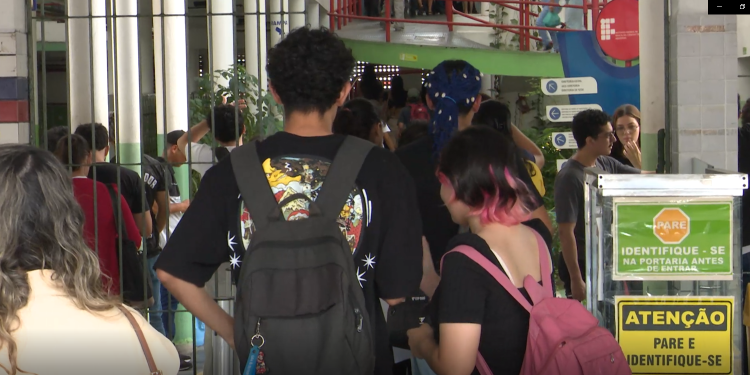 2° dia de provas do Enem 2025: Amazonas tem mais de 100 mil inscritos