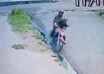 Vídeos: Quadrilha armada assalta pacientes em USF da zona Leste de Manaus