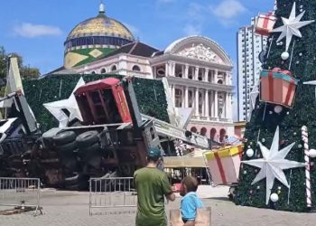 Trabalhador morre após guindaste tombar durante montagem de árvore de Natal em Manaus
