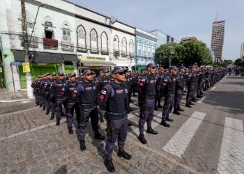 Operação 'Natal Mais Seguro 2025' reforça segurança nas ruas de Manaus com 500 alunos soldados