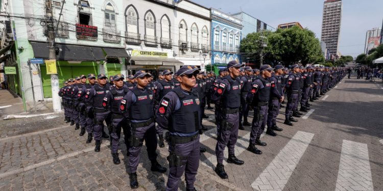 Operação 'Natal Mais Seguro 2025' reforça segurança nas ruas de Manaus com 500 alunos soldados