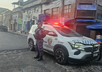 Polícia Militar do Amazonas prende jovem que levava em bolsa 28 cigarros de maconha