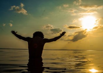 Dona da Fortuna: caminhada vai transformar a orla de Manaus em rota de bem-estar e autoconhecimento