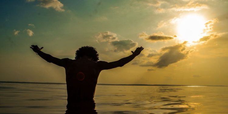 Dona da Fortuna: caminhada vai transformar a orla de Manaus em rota de bem-estar e autoconhecimento