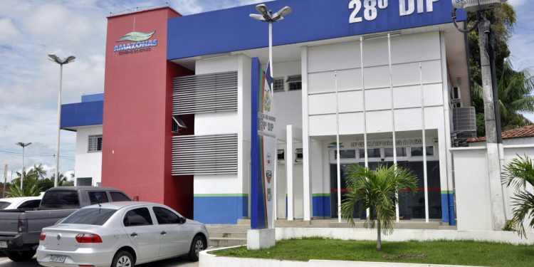 PC-AM prende homem por descumprir medida protetiva e agredir mãe idosa no bairro Colônia Antônio Aleixo