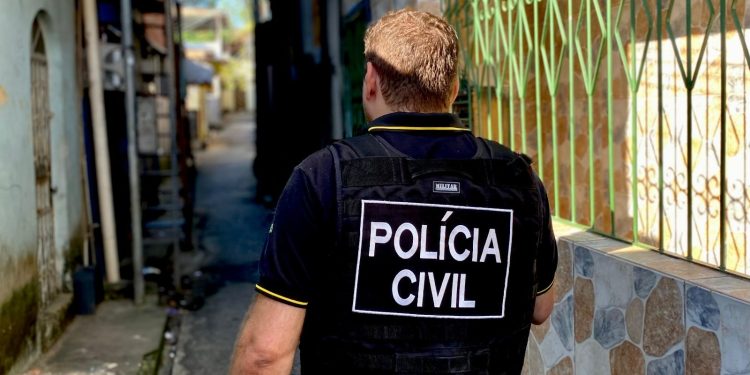 PC-AM cumpre mandados de prisão captura foragido no Tarumã, em Manaus