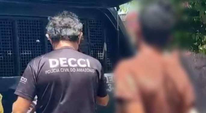 PC-AM prende homem em flagrante por crimes de violência psicológica contra a mãe idosa, em Manaus