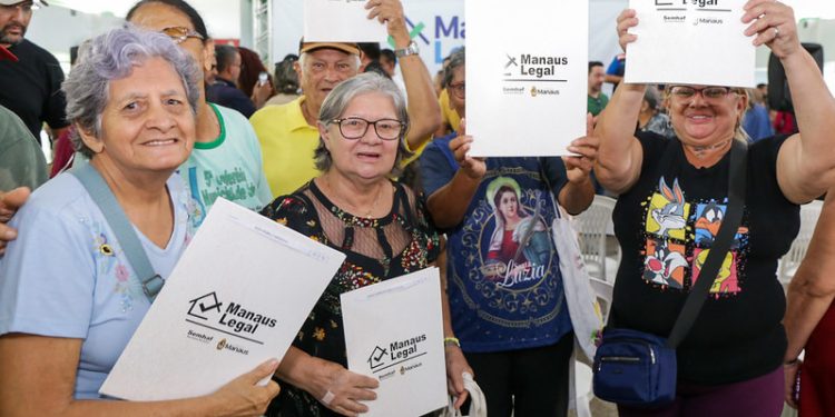 Prefeitura de Manaus entrega 400 registros de imóveis e realiza maior avanço histórico na regularização fundiária do Santa Luzia
