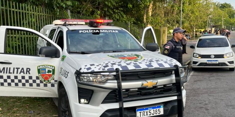 Dupla é presa com mais de 700 porções de entorpecentes na zona Norte de Manaus