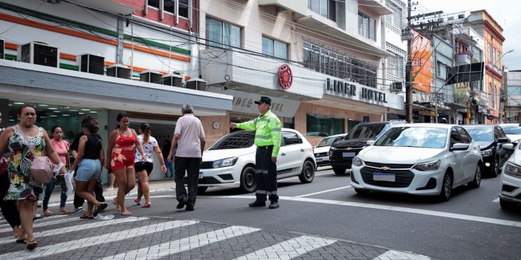 Prefeitura reforça fiscalização e lança operação 'Natal' com 300 agentes e monitoramento total das vias de Manaus