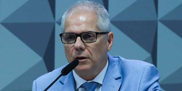 Ex-presidente do INSS Alessandro Stefanutto é preso em operação contra descontos ilegais