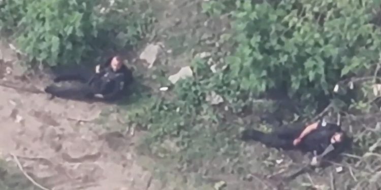 Vídeo: Imagens mostram policial sendo resgatado após ser baleado em megaoperação no Rio