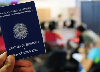 Taxa de desemprego cai para 5,4%, a menor desde 2012