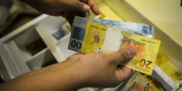 É a maior alta desde o trimestre móvel encerrado em maio de 2024.