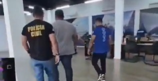 Vídeo: funcionário e ex-colaborador da TVlar Motos são presos por desvio de R$ 150 Mil em peças da loja