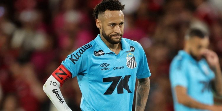 Neymar acumula mais cartões do que gols no Santos; veja números