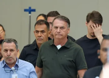 Moraes autoriza internação de Bolsonaro para realização de cirurgia