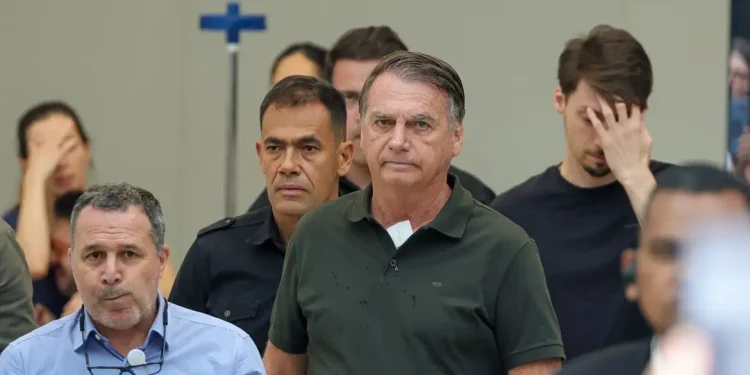 Moraes autoriza internação de Bolsonaro para realização de cirurgia