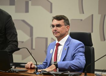 Bolsonaro escolhe Flávio para ser candidato à presidência nas eleições