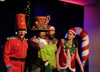 Exposição de Presépios e espetáculo ‘A Magnífica Fábrica do Papai Noel’ emocionam público no Teatro Gebes Medeiros