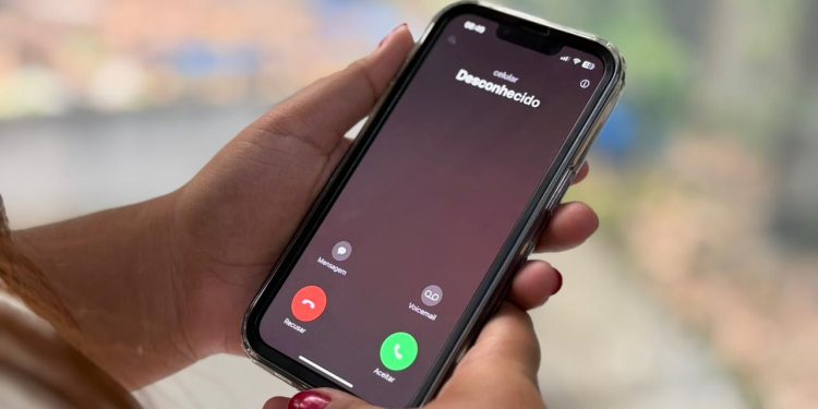 PC-AM alerta para golpe da ligação muda, usado para clonar vozes de vítimas