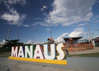 Manaus recebe novos letreiros em pontos turísticos e parques da capital