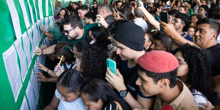 Festa da aprovação: Emoção e alegria marcam a divulgação dos resultados do Vestibular e SIS da UEA
