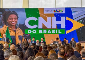 Direção do Detran Amazonas participa do lançamento da CNH do Brasil; confira novas regras