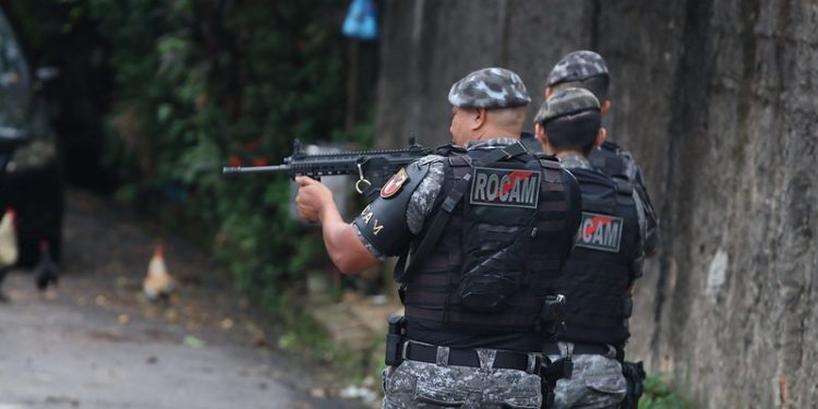 Polícia Militar do Amazonas resgata homem mantido refém e com sinais de tortura