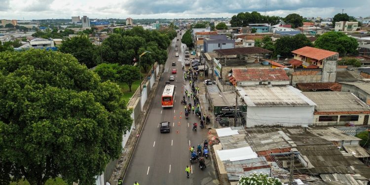 Operação da prefeitura resulta em oito veículos irregulares removidos na zona Sul de Manaus